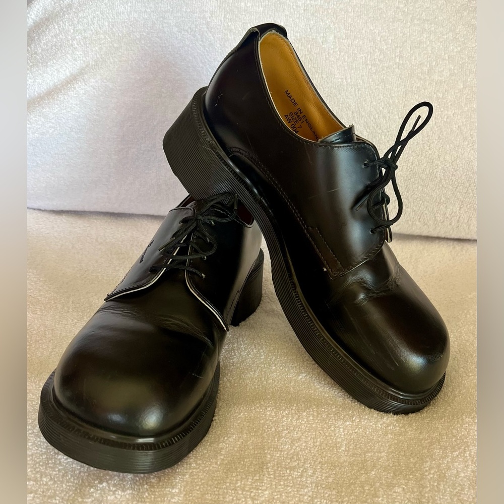 Dr Martens Airwair, color black, Authentic Vintage 90s women’s size 9
